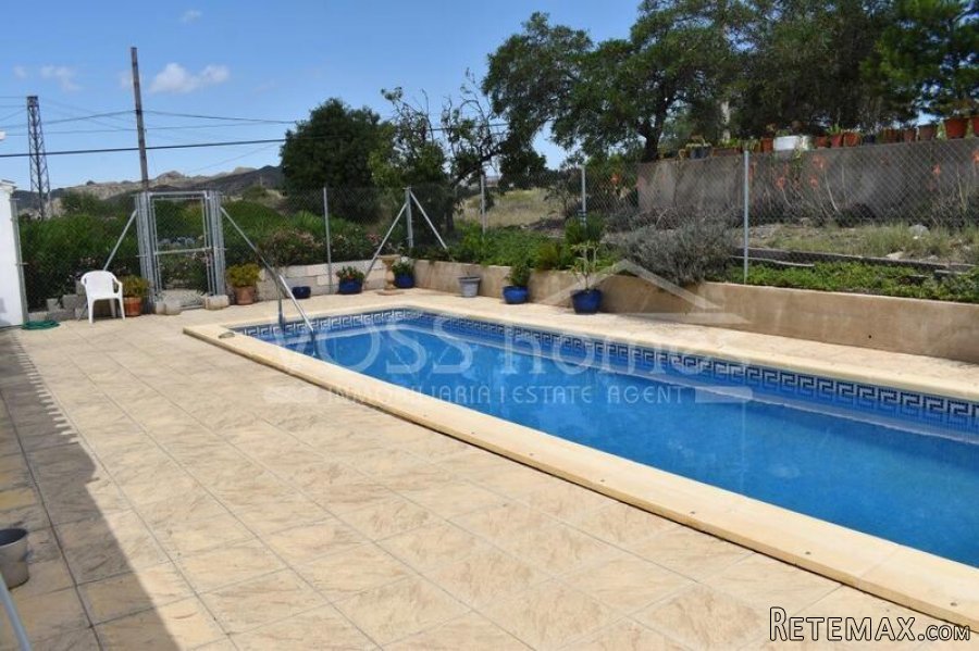 EXCLUSIVE TO VOSS HOMES - A lovely, larger than average.. - 4