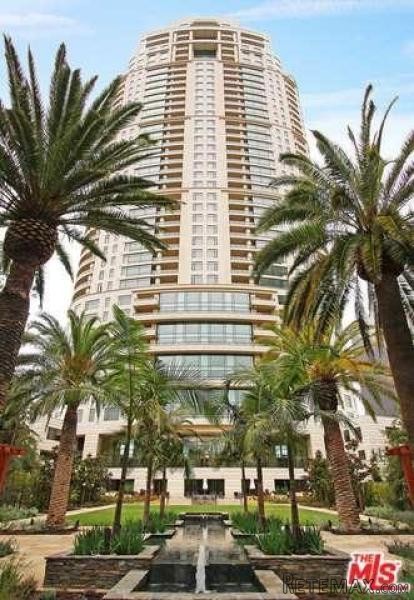 2 bedroom Flat For Sale: 1 West Century..