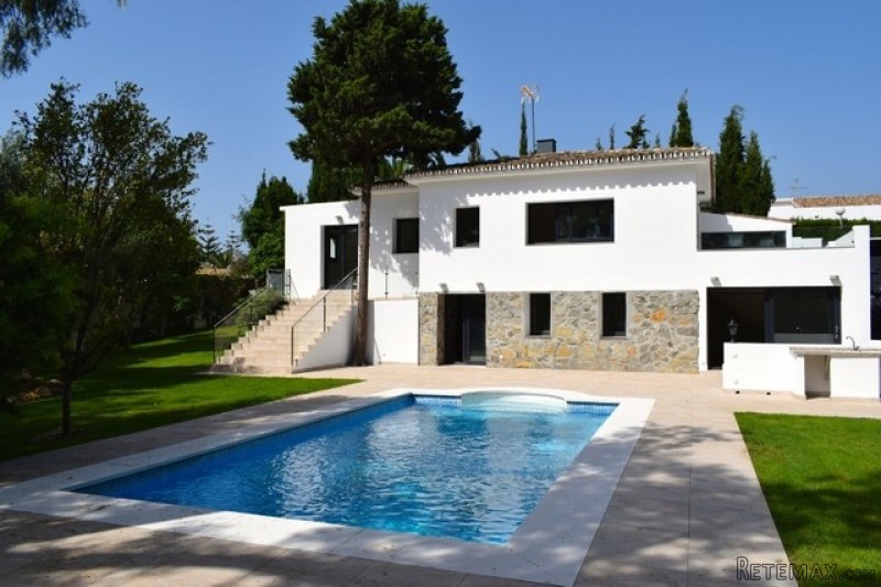 4 Bedrooms - Villa - Malaga - For Sale