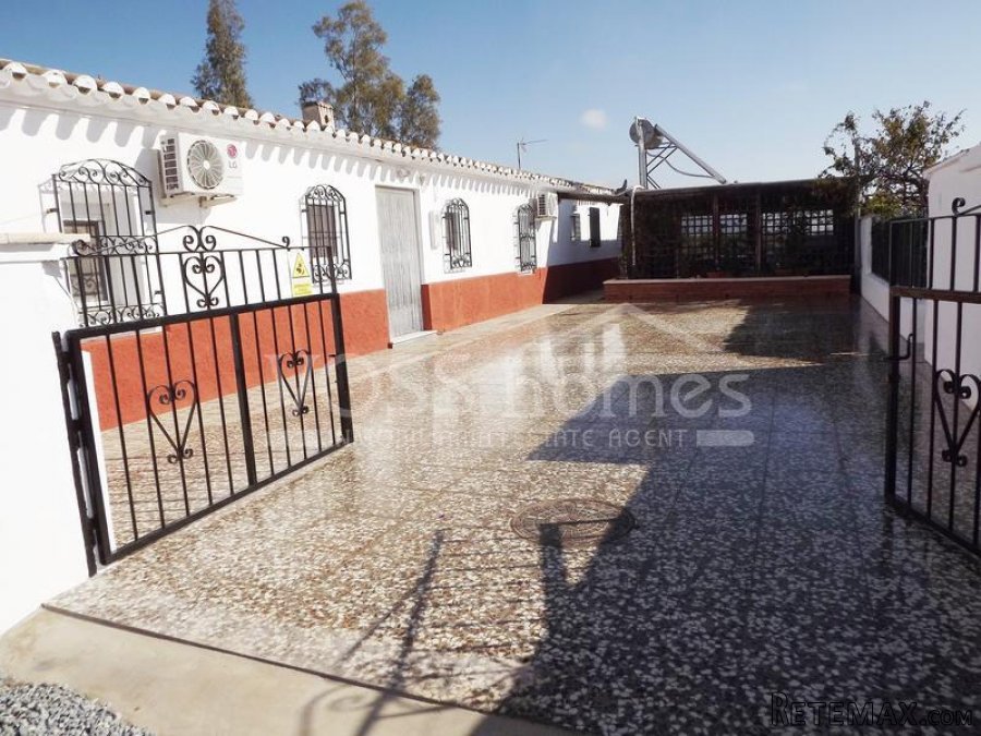 EXCLUSIVE TO VOSS HOMES - A lovely, larger than average.. - 5