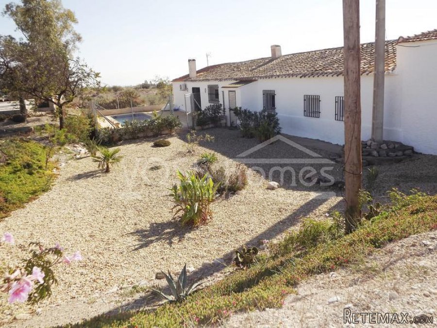 EXCLUSIVE TO VOSS HOMES - A lovely, larger than average.. - 6