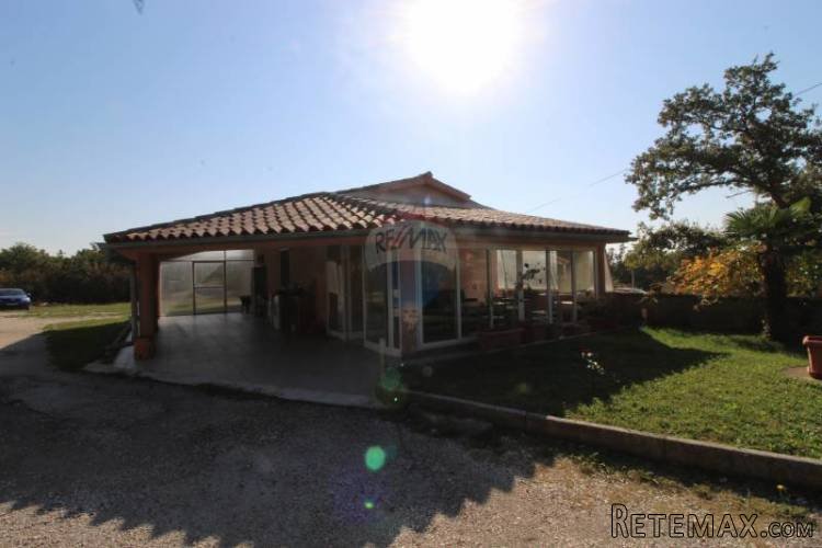 ISTRA, MARČANA, prizemna kuća na velikoj okućnici