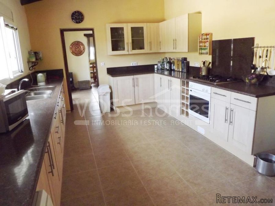 EXCLUSIVE TO VOSS HOMES - A lovely, larger than average.. - 10