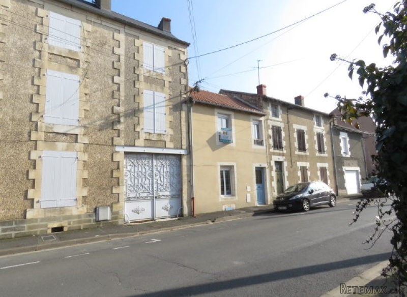 Townhouse with garden on outskirts of..
