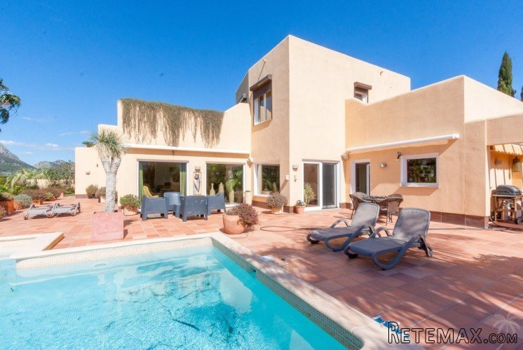 Modern Ibiza style home for sale in a plot of 13.225 m2.. - 2