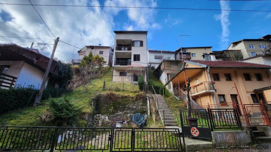Zagreb, Črnomerec, 266m2, kuća sa 3 stana i garažom - 2