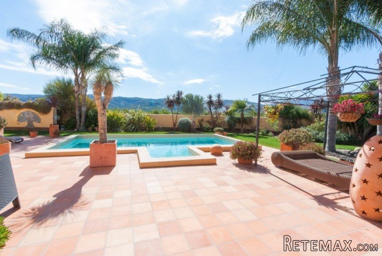 Modern Ibiza style home for sale in a plot of 13.225 m2.. - 3