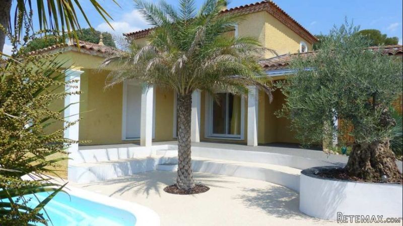 Villa with Pool For Sale