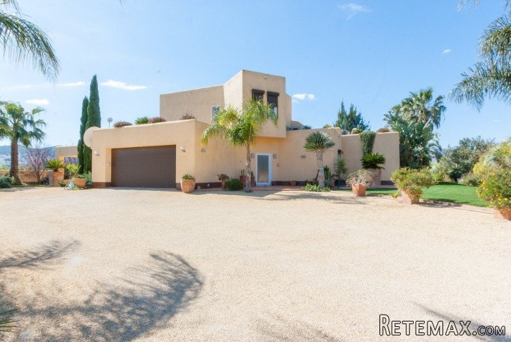 Modern Ibiza style home for sale in a plot of 13.225 m2.. - 4