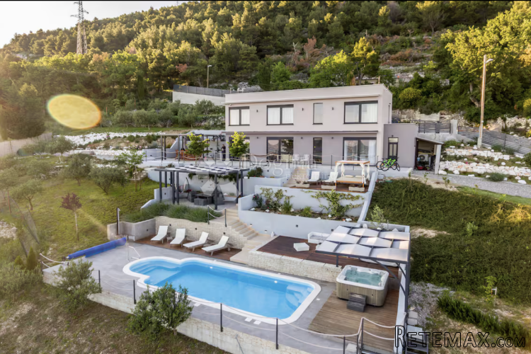 Luksuzna vila s panoramskim pogledom i potpunom privatnošću