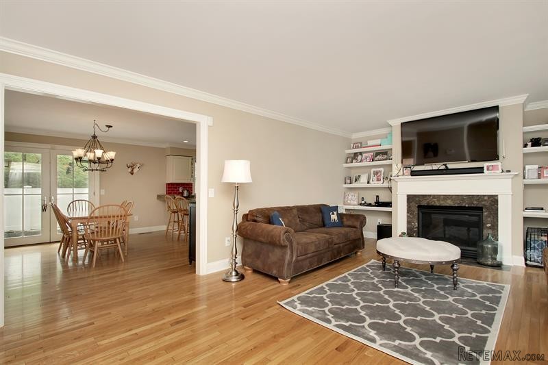 3 bedroom House For Sale: 84 Weaver.. - 2