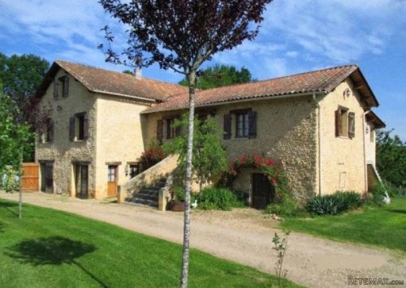 Renovated Stone House In Pretty Village