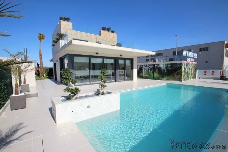 Located in Campoamor just a few hundred meters from the..