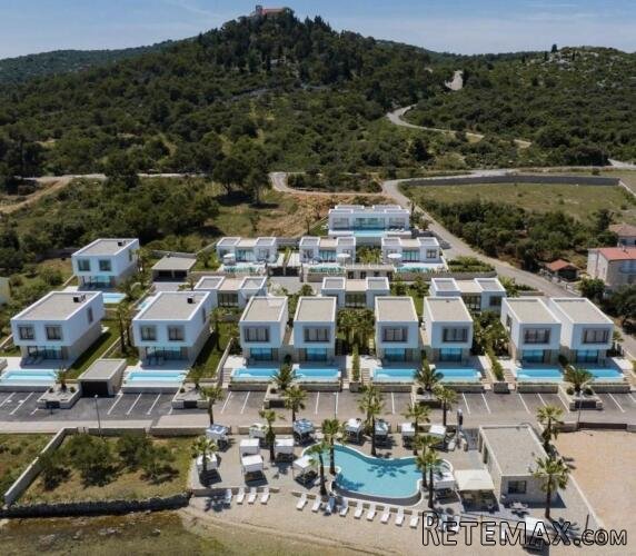 Obalna rezidencija iznad standarda – moderna vila prve linij