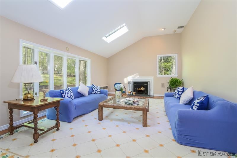 3 bedroom House For Sale: 4 Mill Lane.. - 2