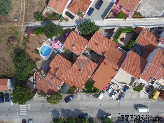 Istra, Pula,KUĆA S RESTORANOM I APARTMANIMA