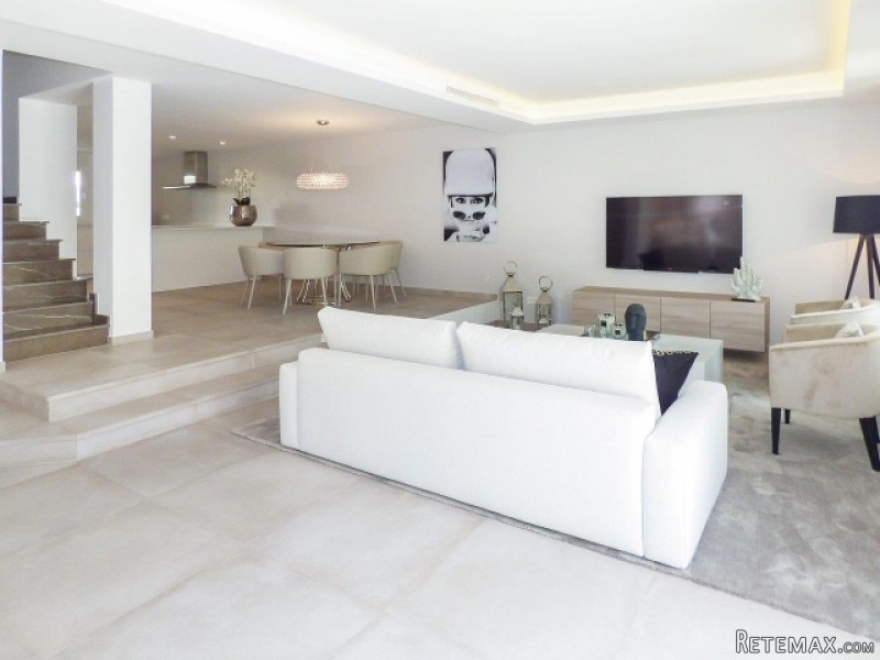 3 Bedroom Apartment For Sale Situated..