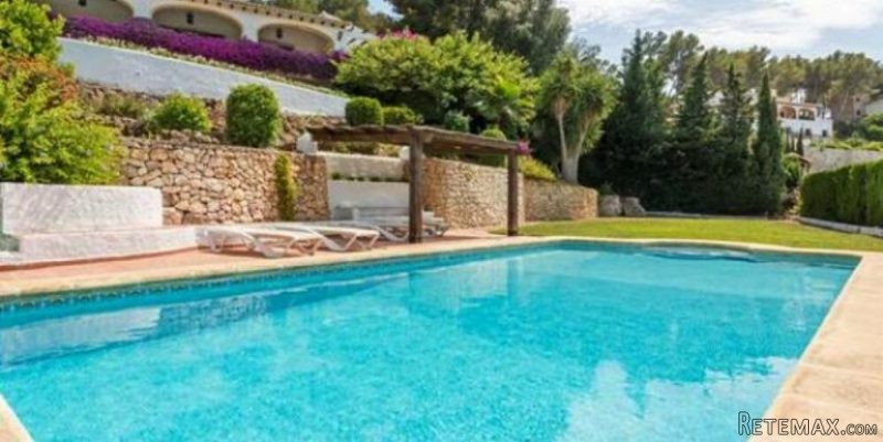 7 Bedroom 5 Bathroom Villa in Javea.