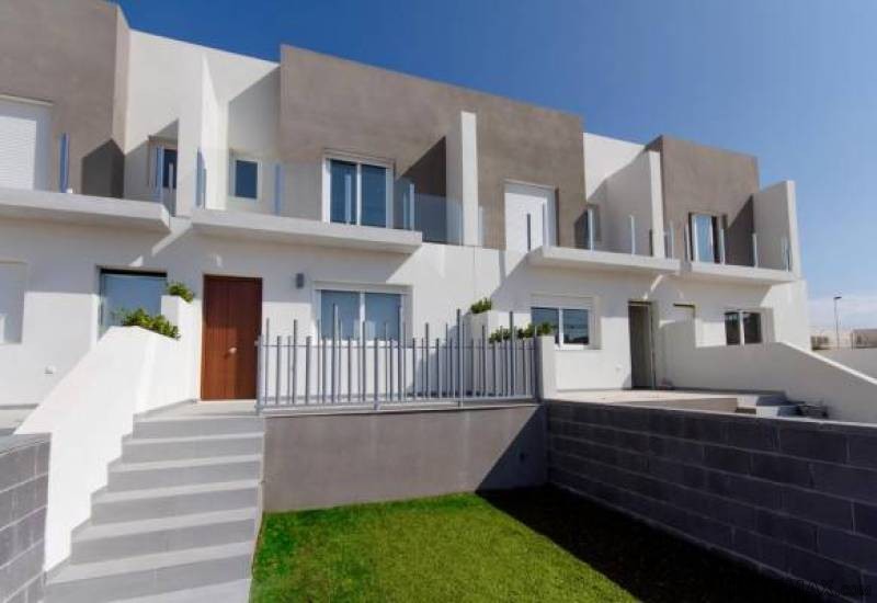 2 Bedroom 3 Bathroom Townhouse In..