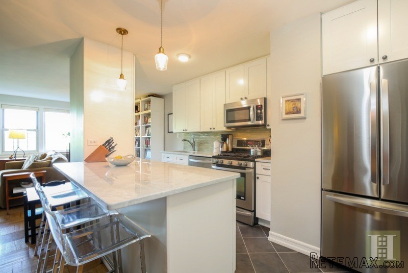 2 bedroom Apartment For Sale: 4555..