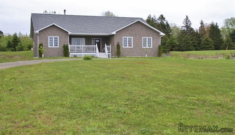 5 bedroom House For Sale: 625 Comeau..