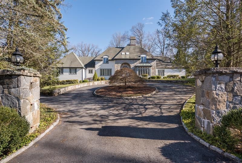 6 bedroom House For Sale: 3 Gaston Farm..
