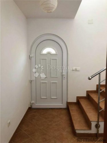 KRK - BAŠKA - VILA S VELIKIM STANOM I DVA APARTMANA - 2