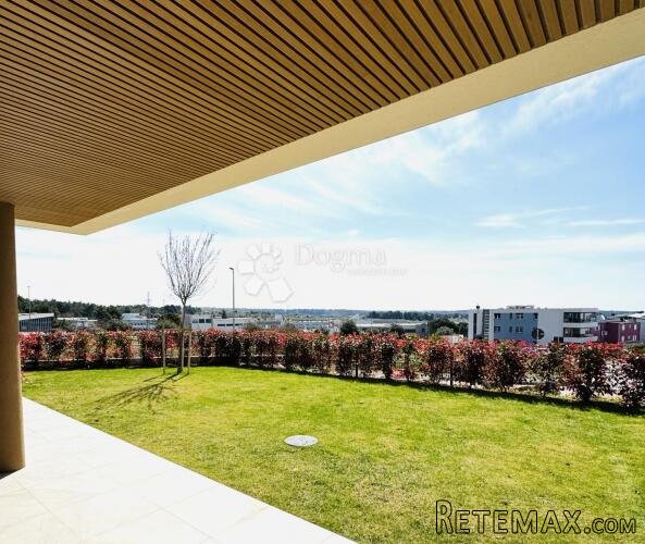 Novigrad Novogradnja – stan s natkrivenom terasom i vrtom - 2