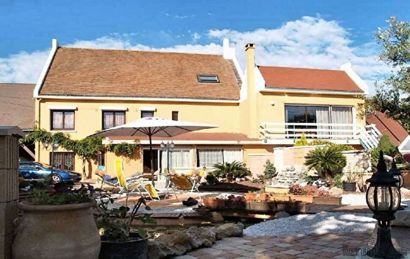 Stunning Villa Style House with Pool - 2