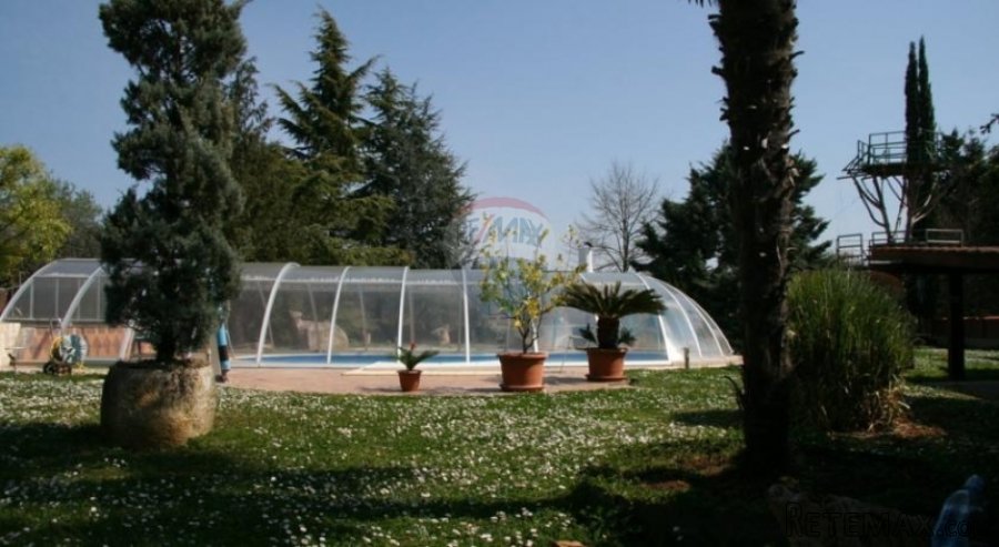 Brtonigla, lijepa kuća sa prekrasno uređenom okućnicom - 2