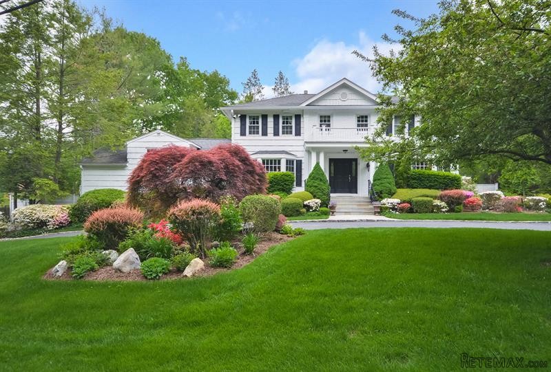 5 bedroom House For Sale: 4 Oakmont..