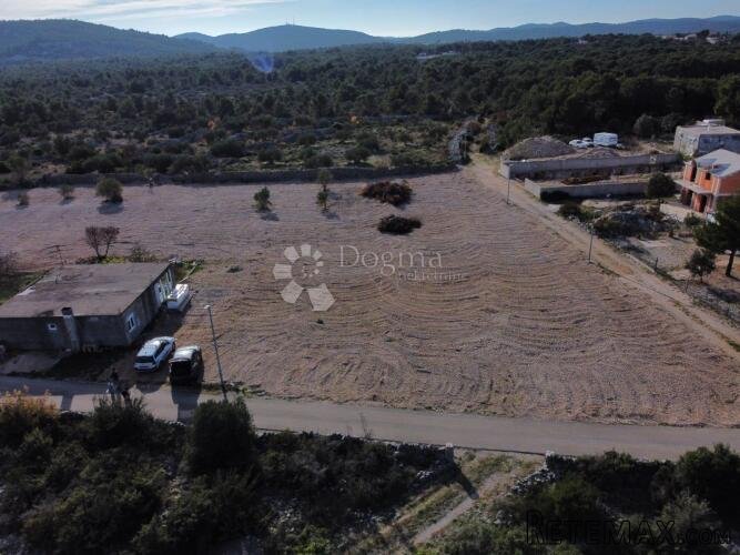 PIROVAC- GRAĐEVINSKO ZEMLJIŠTE 520M2