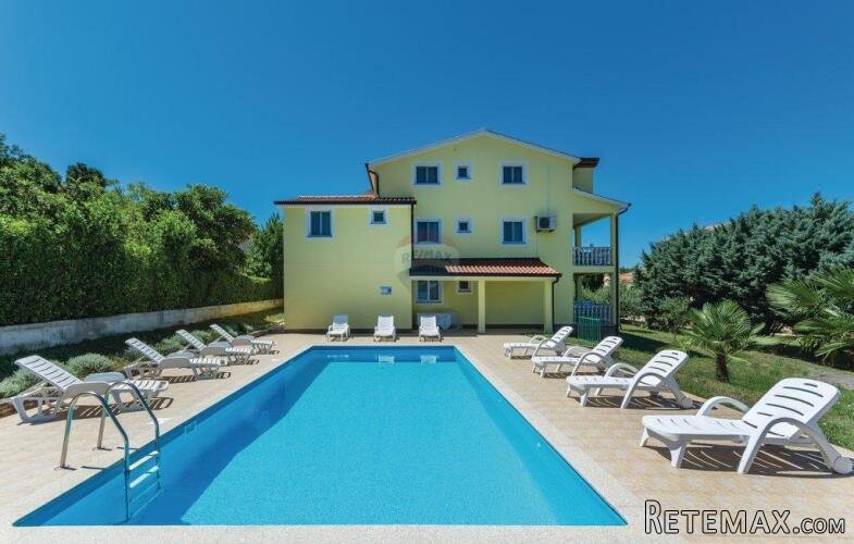 Poreč, okolica, obiteljska kuća sa pet apartmana