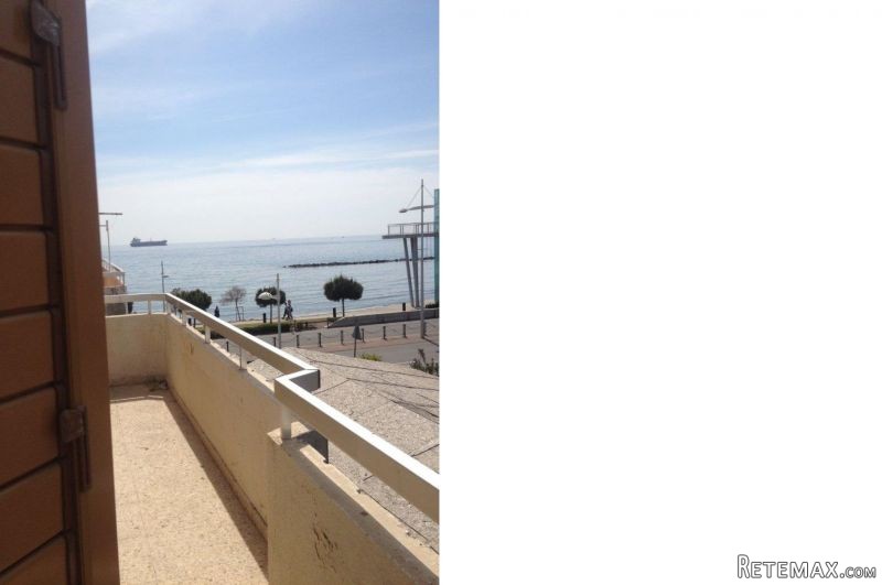 Seafront three bedroom flat for sale..