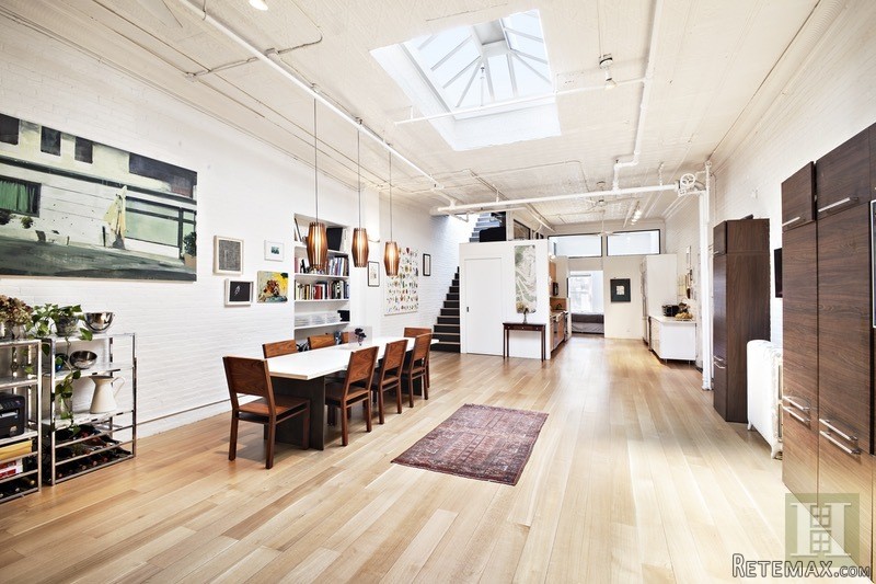 1 bedroom Apartment For Sale: RARE TOP..