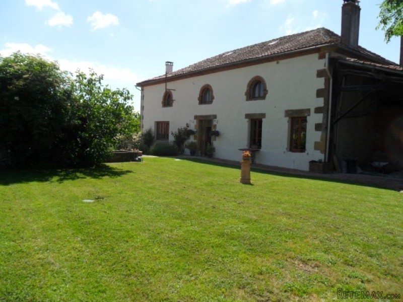 Large Fully Renovated Family Home With..