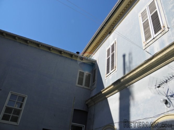 Pula-centar stan za renovaciju - 4