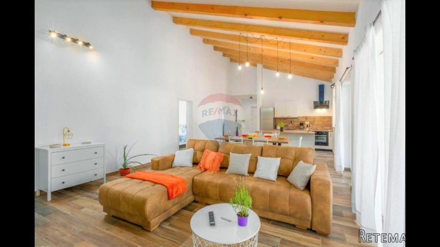 Istra,Kanfanar-2km-medena prizemnica na 880m2 okućnice - 2