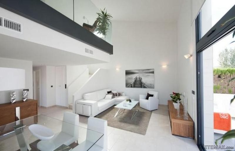3 bedroom detached house for sale - 2