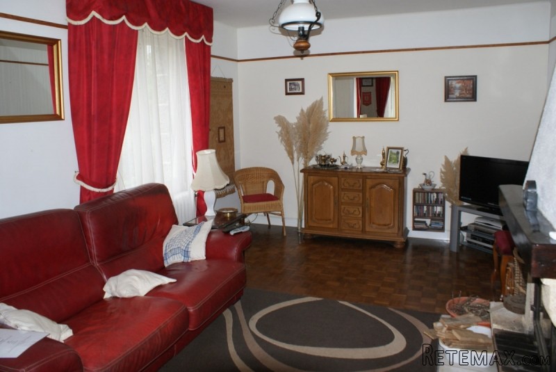 Detached House with Landscaped Gardens - 2