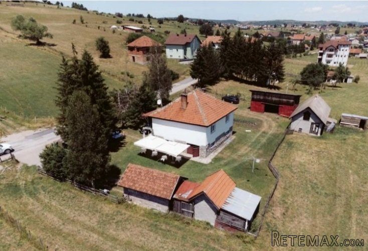 Prodajem kucu u Sjenici