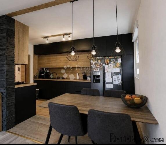 PODMURVICE STAN 65M2 KOMPLETNO ADAPTRIAN