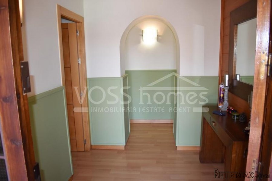A traditional 2 bedroom (could be 4 or 5), 2.5 bathroom.. - 11