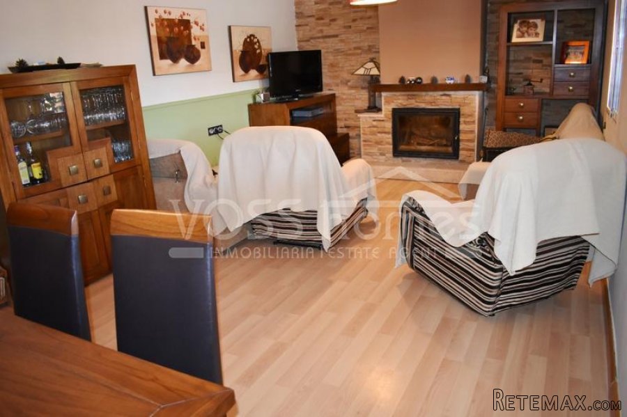 A traditional 2 bedroom (could be 4 or 5), 2.5 bathroom.. - 12