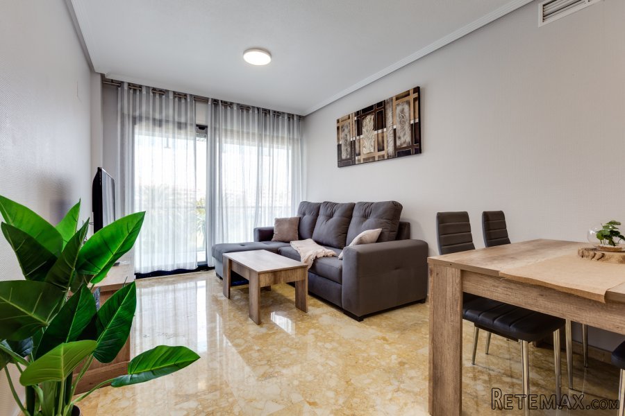 Apartamento reformado, ubicado a sólo 200 metros de la.. - 2