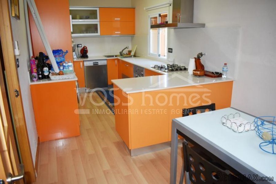 A traditional 2 bedroom (could be 4 or 5), 2.5 bathroom.. - 14