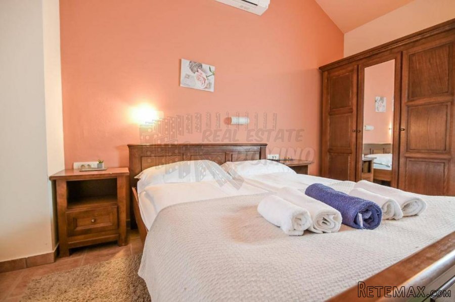 Prekrasna rustikalna vila sa bazenom i okućnicom! - 15