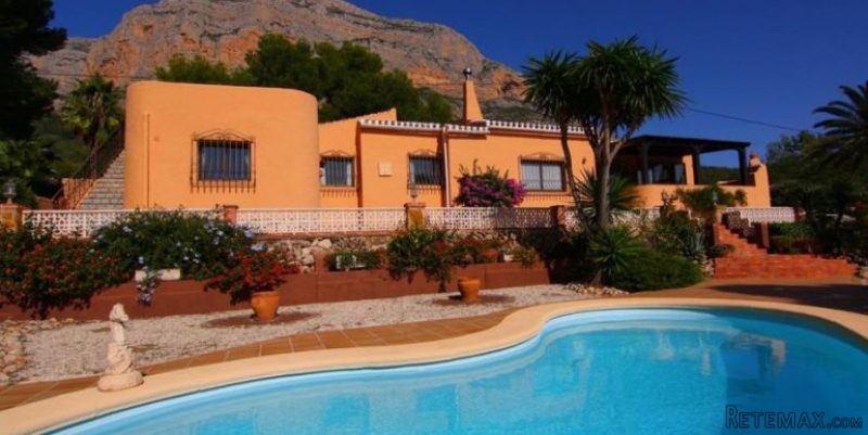 4 Bedroom 2 Bathroom Villa in Javea.