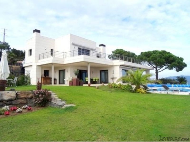 Magnificent And Modern House With..