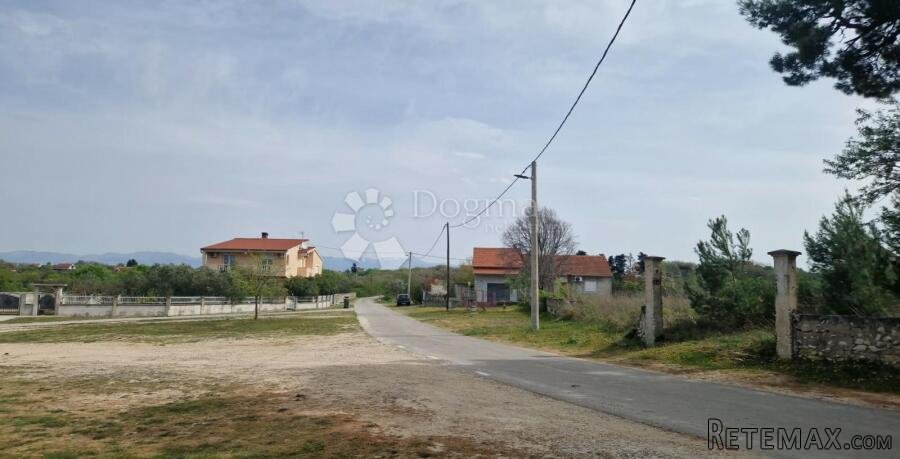 SMOKOVIĆ - POLJOPRIVREDNO ZEMLJIŠTE 1800 M2 - PRODAJA